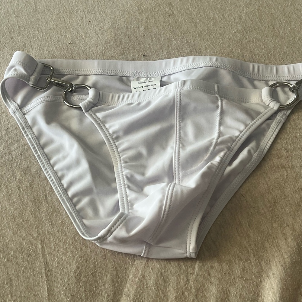 4 pairs men’s swim wear